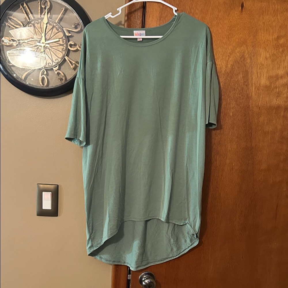 LuLaRoe Sage Green Short Sleeve Top Small